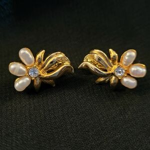 Vintage Avon Gold and Freshwater Pearl Floral Earrings